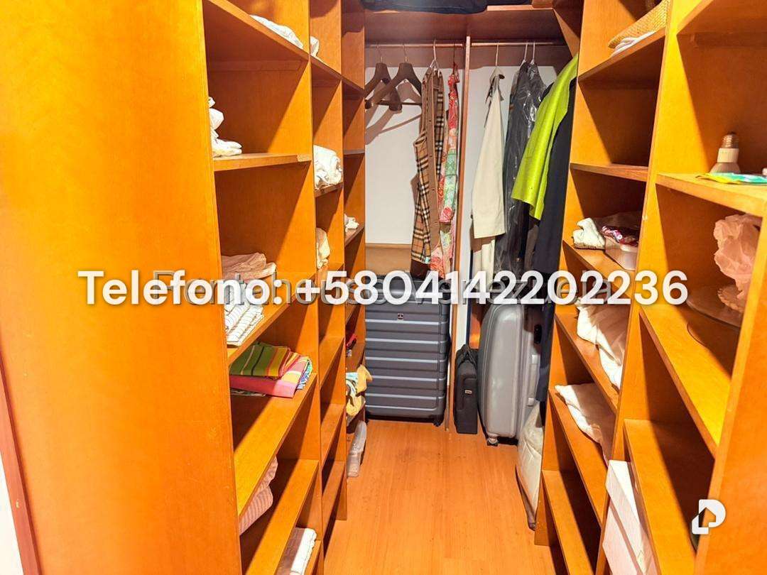 Casa en Lomas de La Lagunita, Caracas – 24