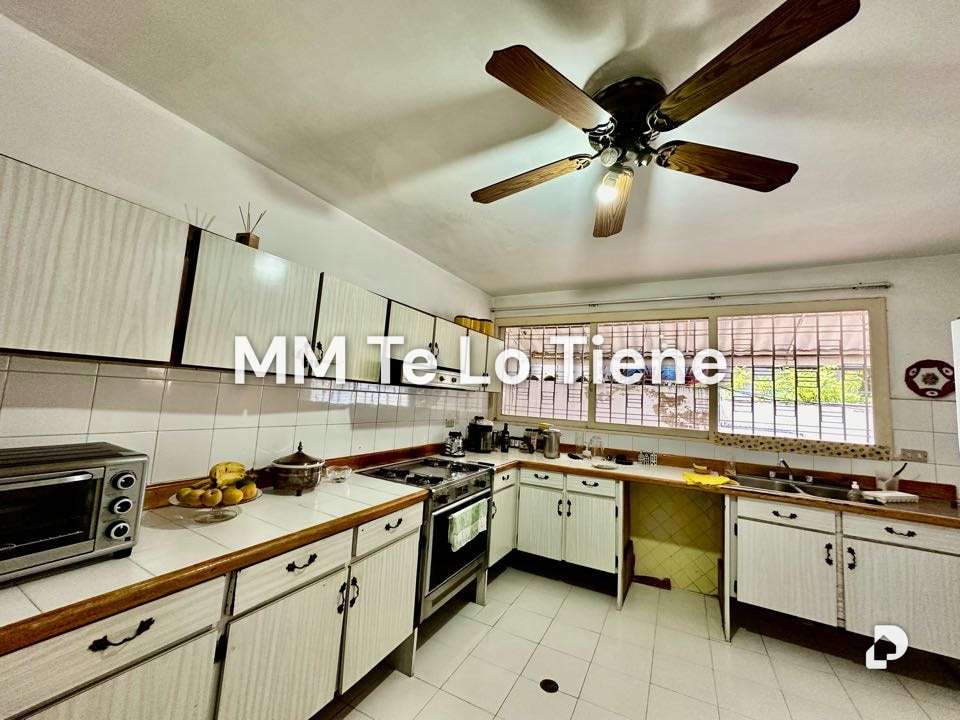 House in San Román, Caracas – 12