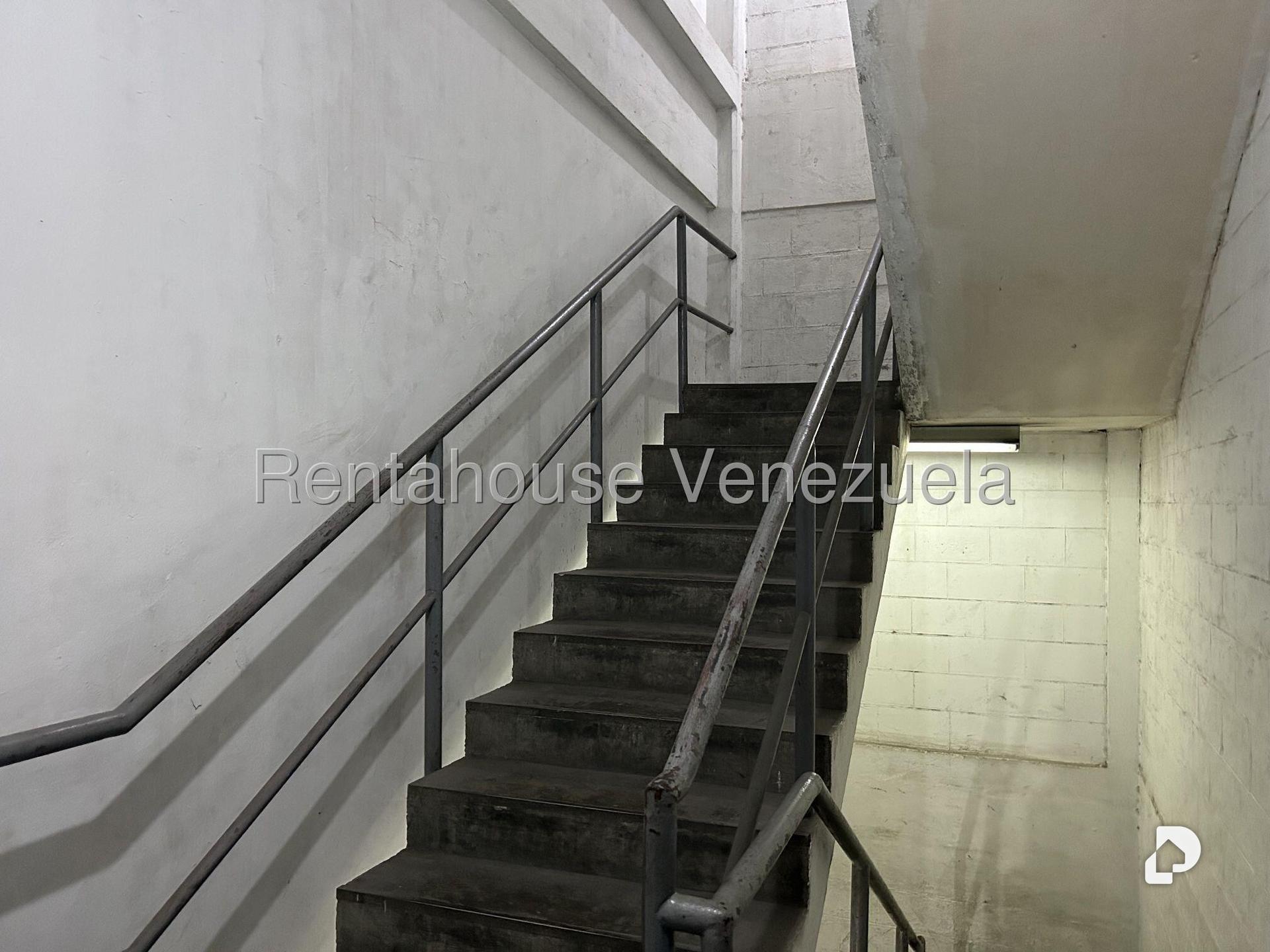 Galpón en Los Cortijos de Lourdes, Caracas – 2