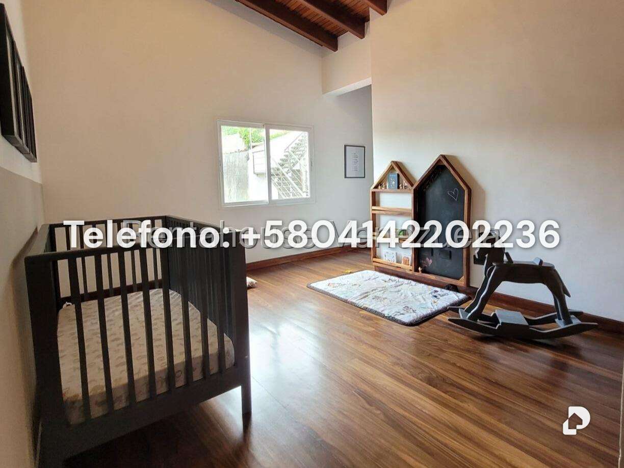 Casa en Cumbres de Curumo, Caracas – 28
