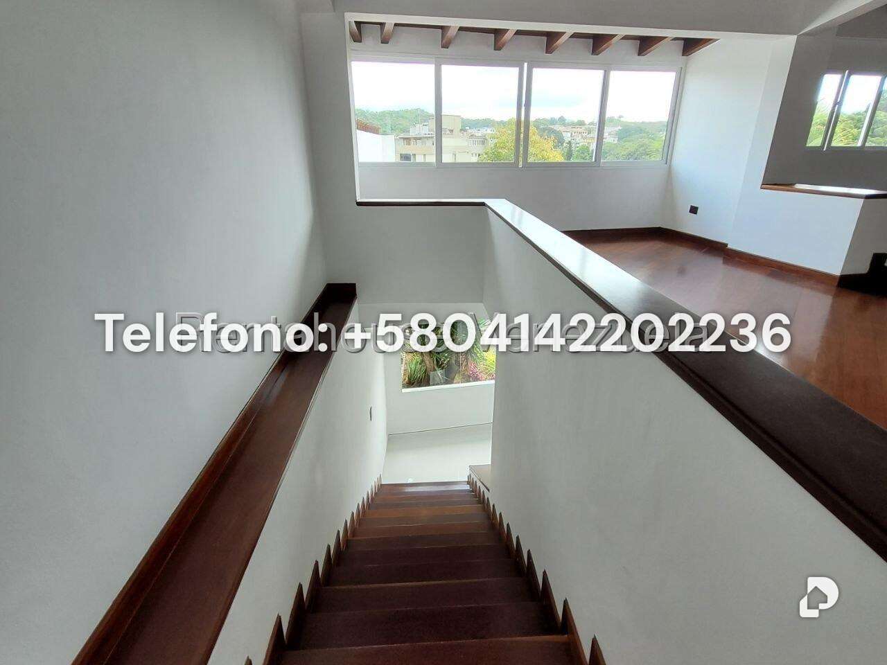 Casa en Cumbres de Curumo, Caracas – 25