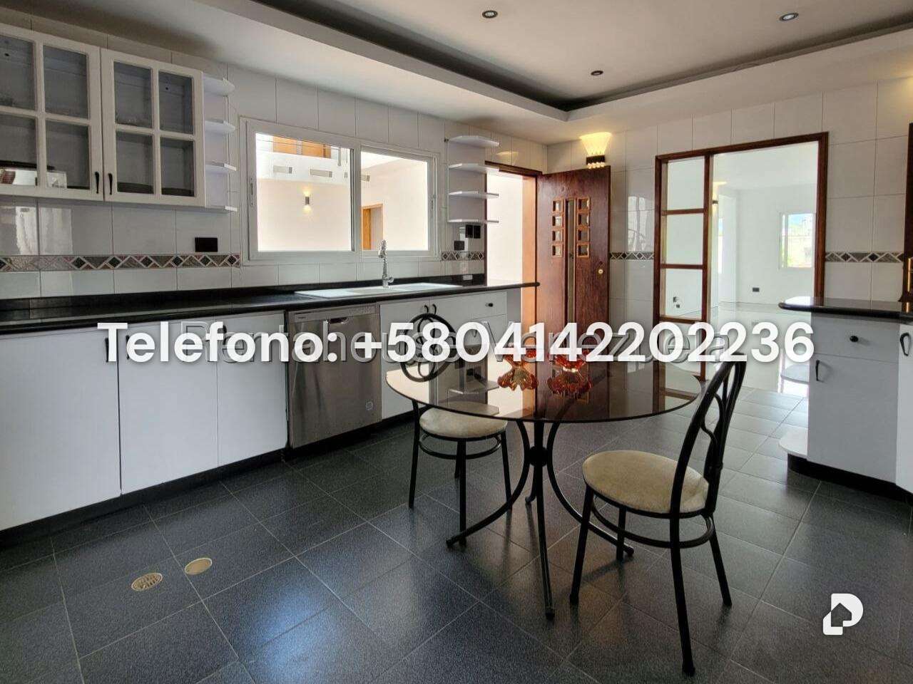 Casa en Cumbres de Curumo, Caracas – 16