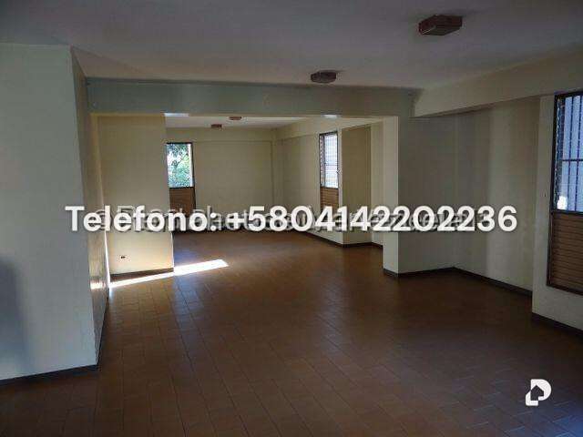Apartamento en Los Palos Grandes, Caracas – 12