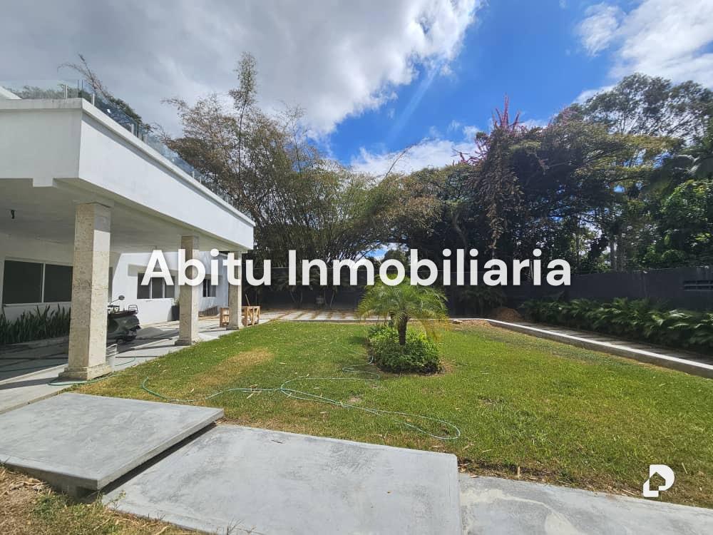 House in Country Club, Caracas – 2