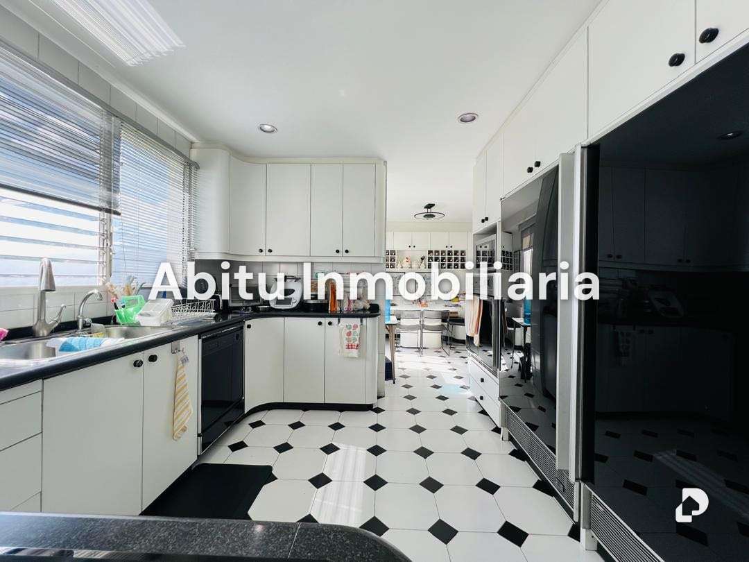 Apartamento en Lomas de San Román, Caracas – 13