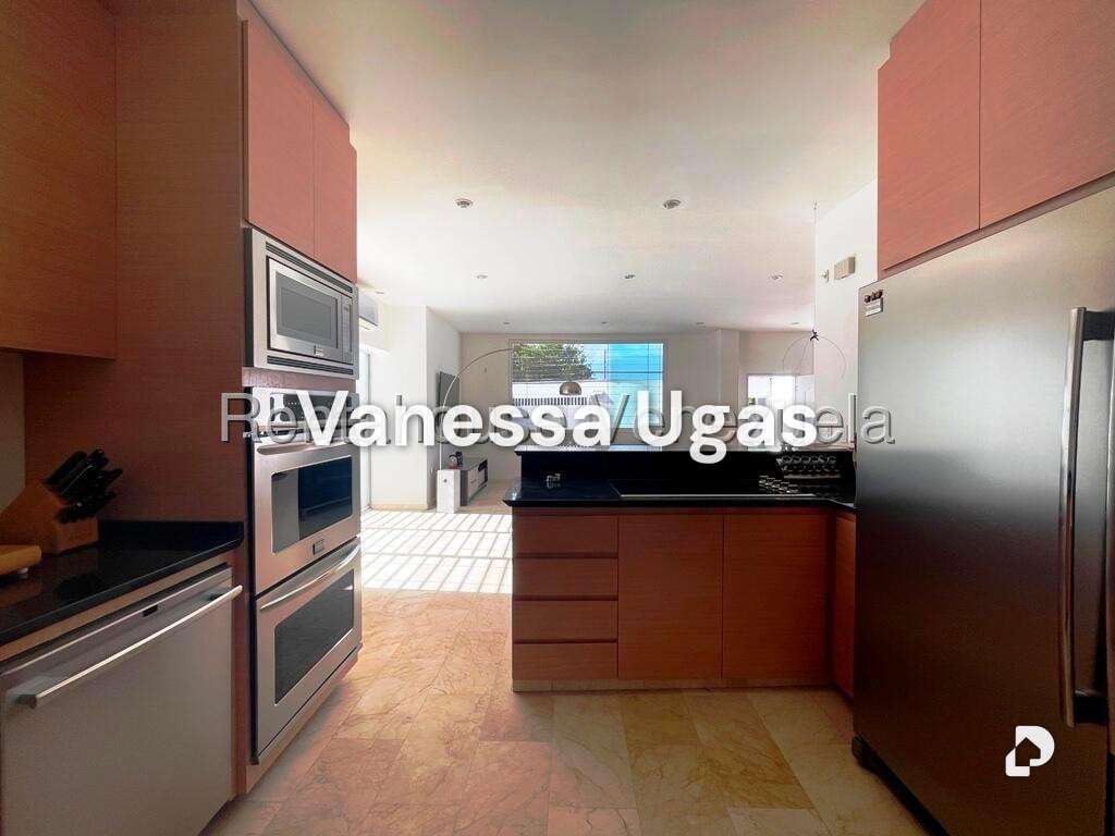 Casa en Alto Prado, Caracas – 30