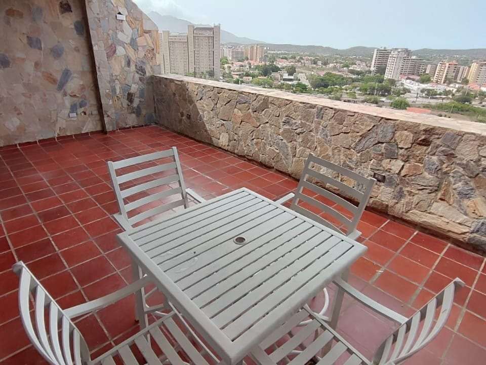 Penthouse en Urb Playa El Angel, Porlamar - 1