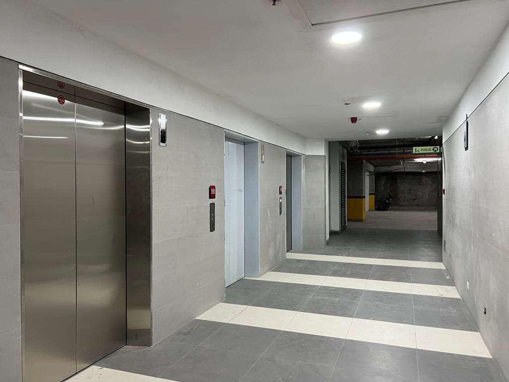 Oficina en Las Mercedes, Caracas - 1
