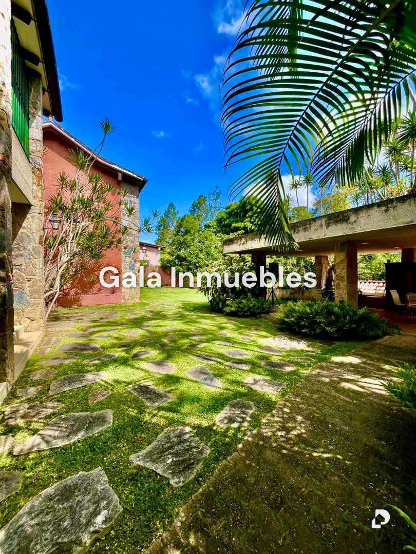 House in La Lagunita, Caracas – 17