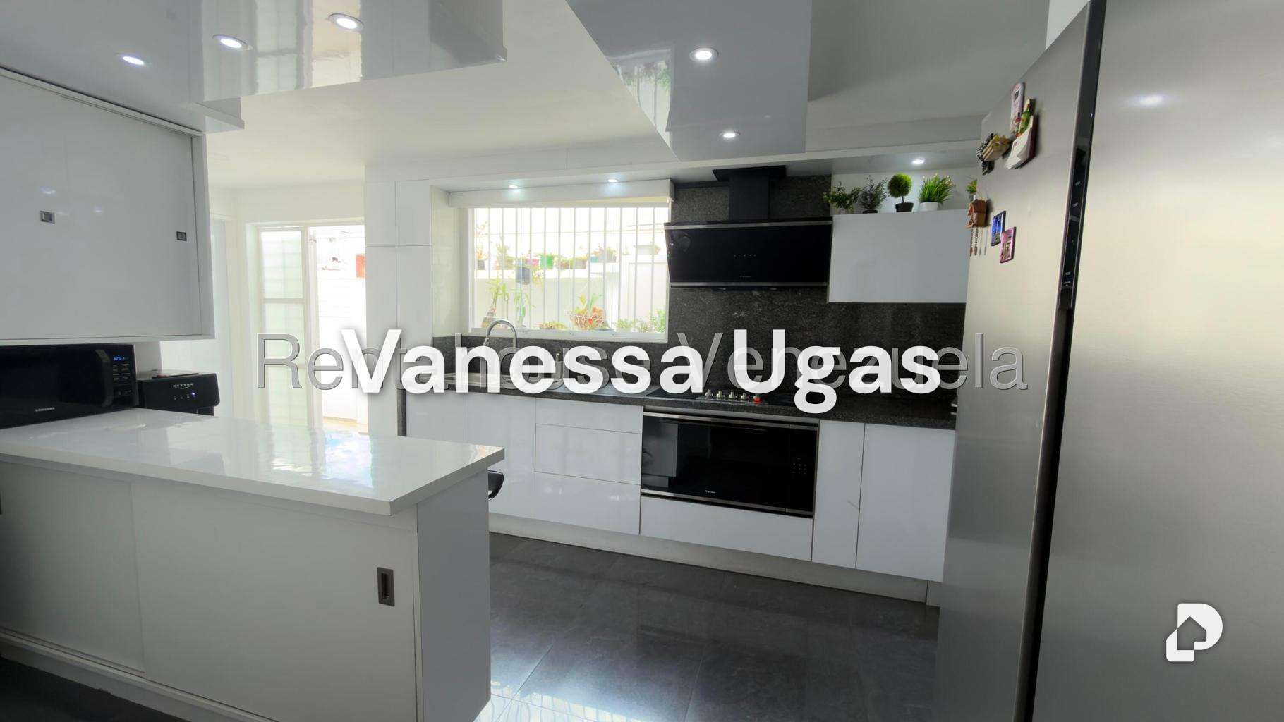 Casa en Alto Prado, Caracas – 11