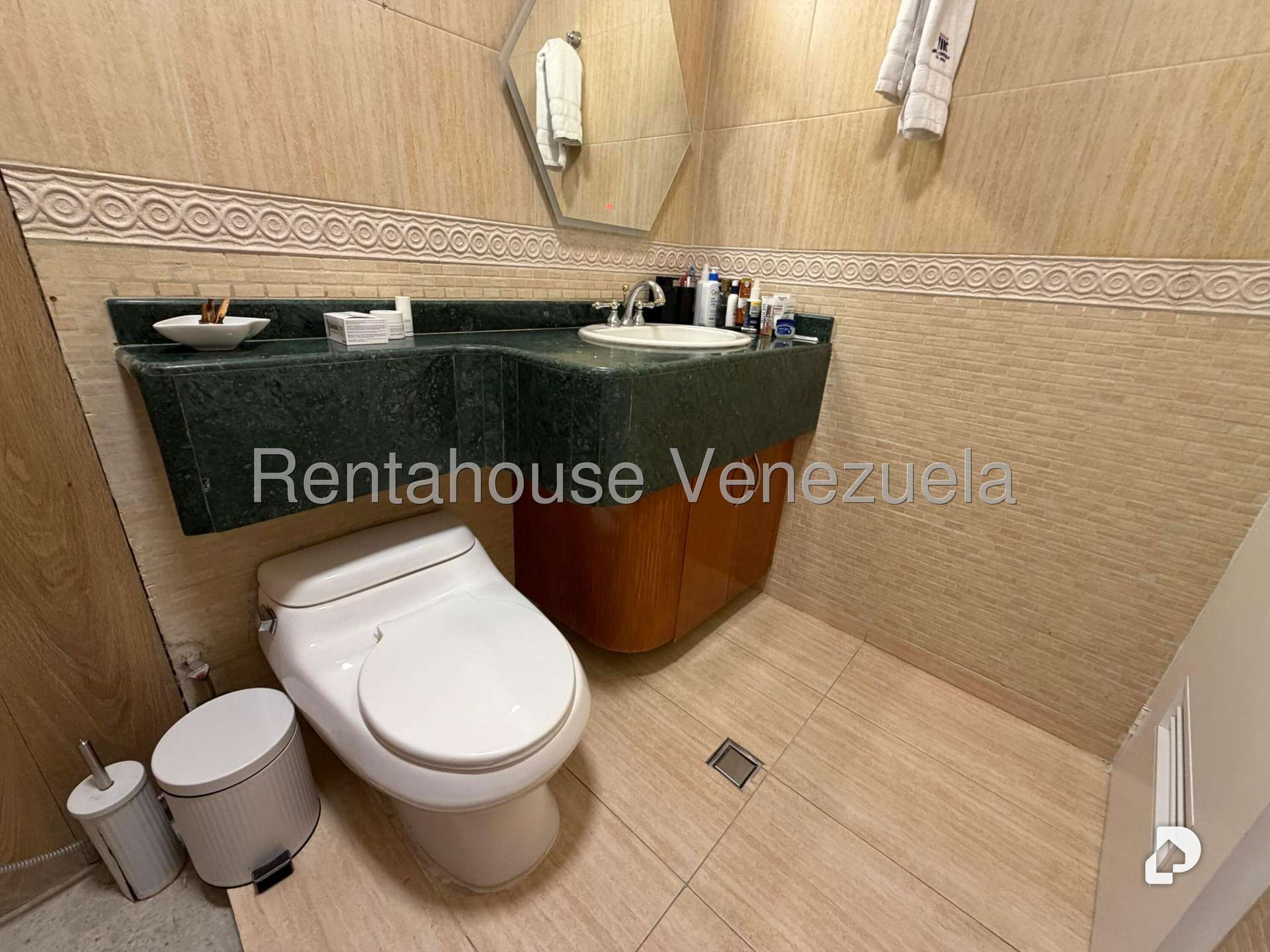 Apartamento en El Rosal, Caracas – 18