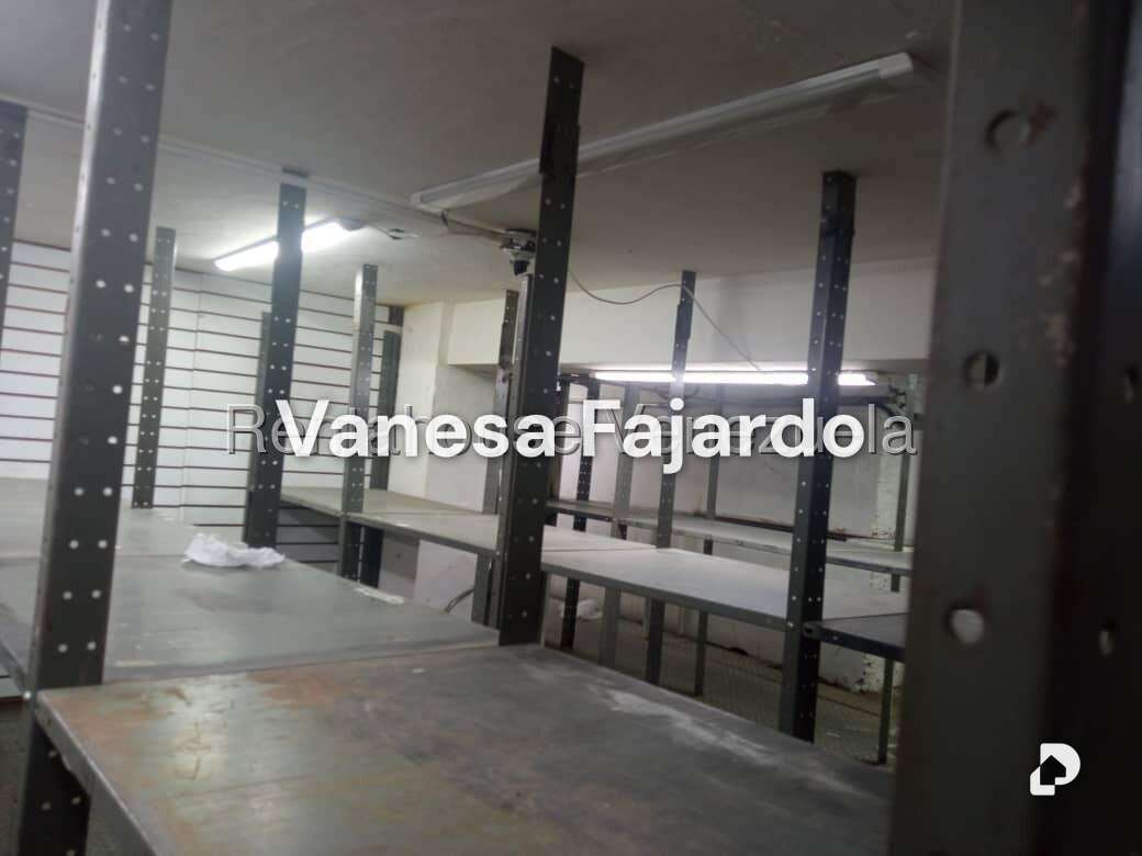 Local comercial en Parroquia Santa Rosalía, Caracas – 19