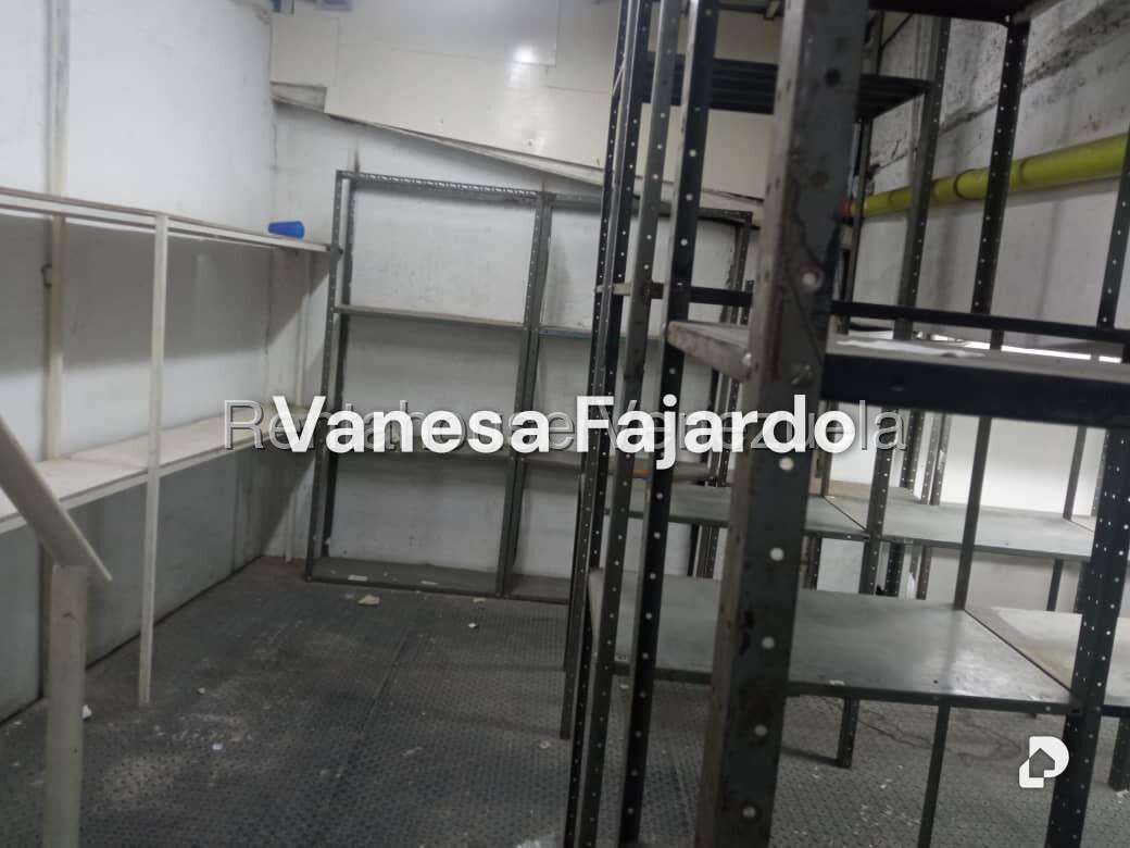 Local comercial en Parroquia Santa Rosalía, Caracas – 17