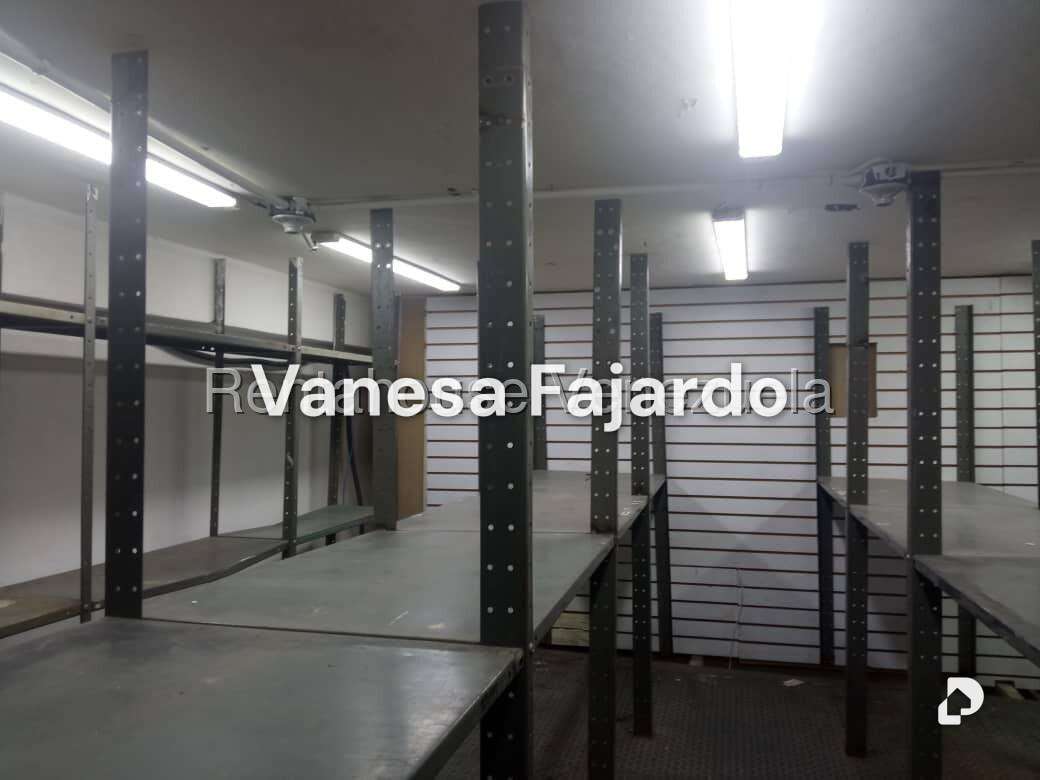 Local comercial en Parroquia Santa Rosalía, Caracas – 18