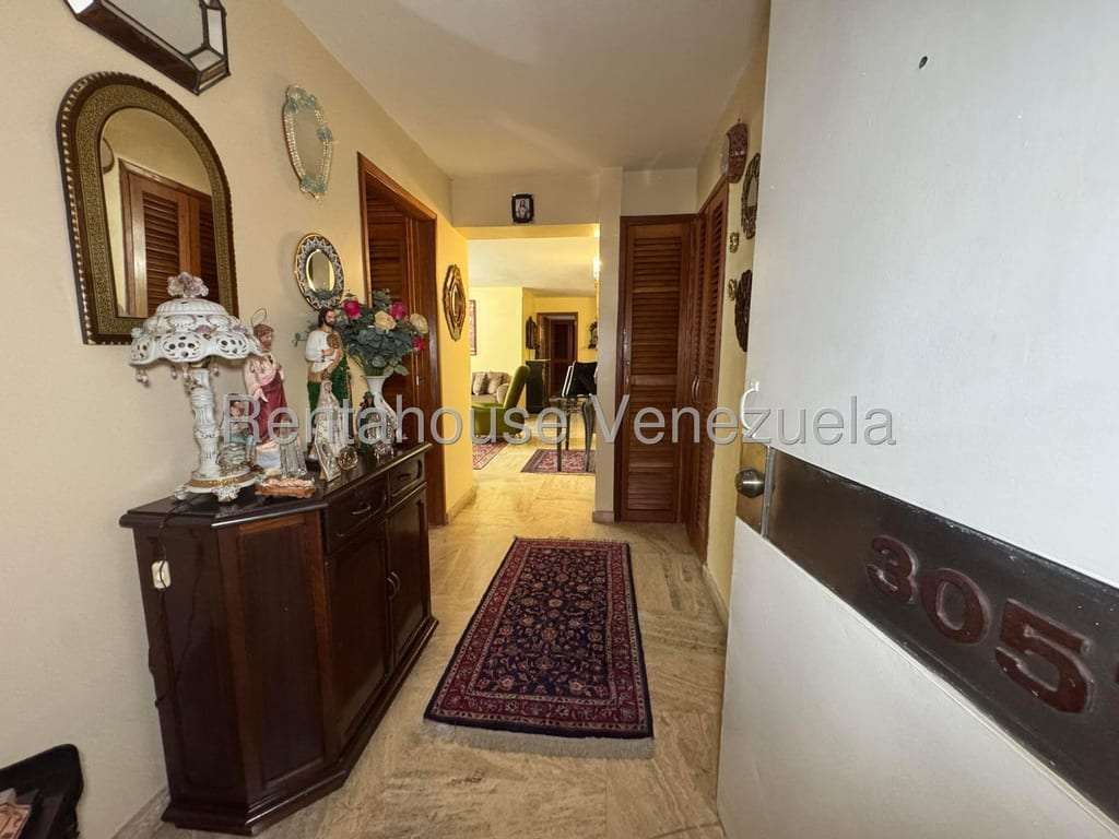 Apartment in Las Esmeraldas, Caracas - 1