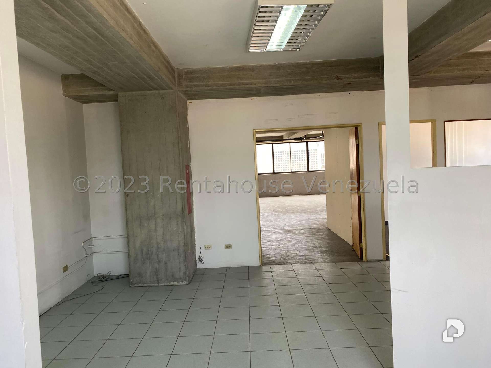 Building in Los Dos Caminos, Caracas – 27