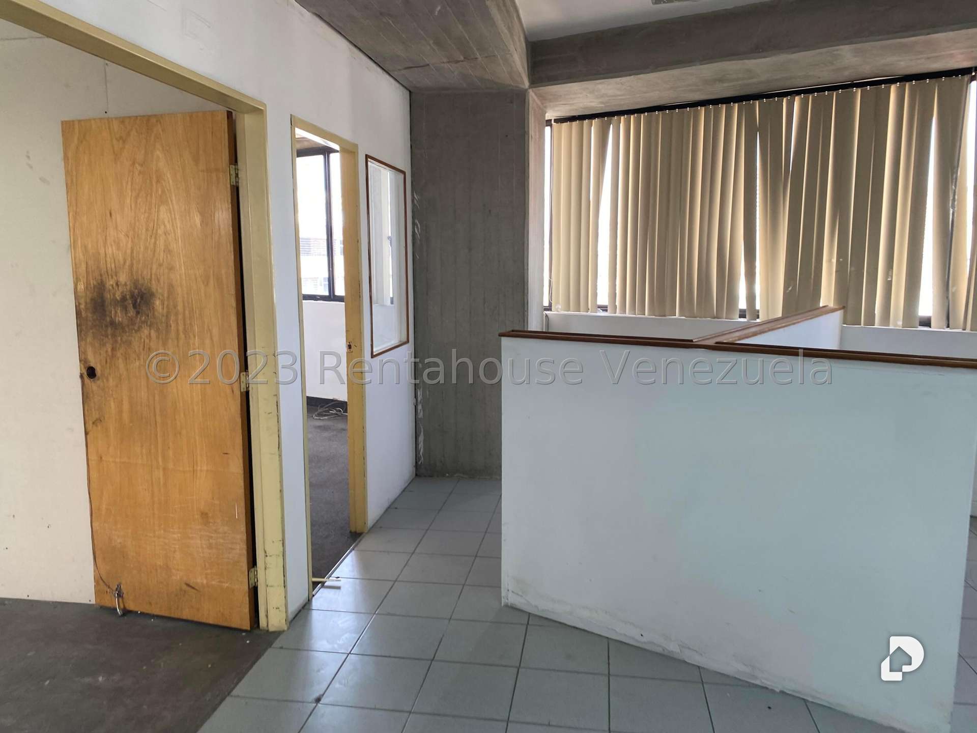 Building in Los Dos Caminos, Caracas – 24