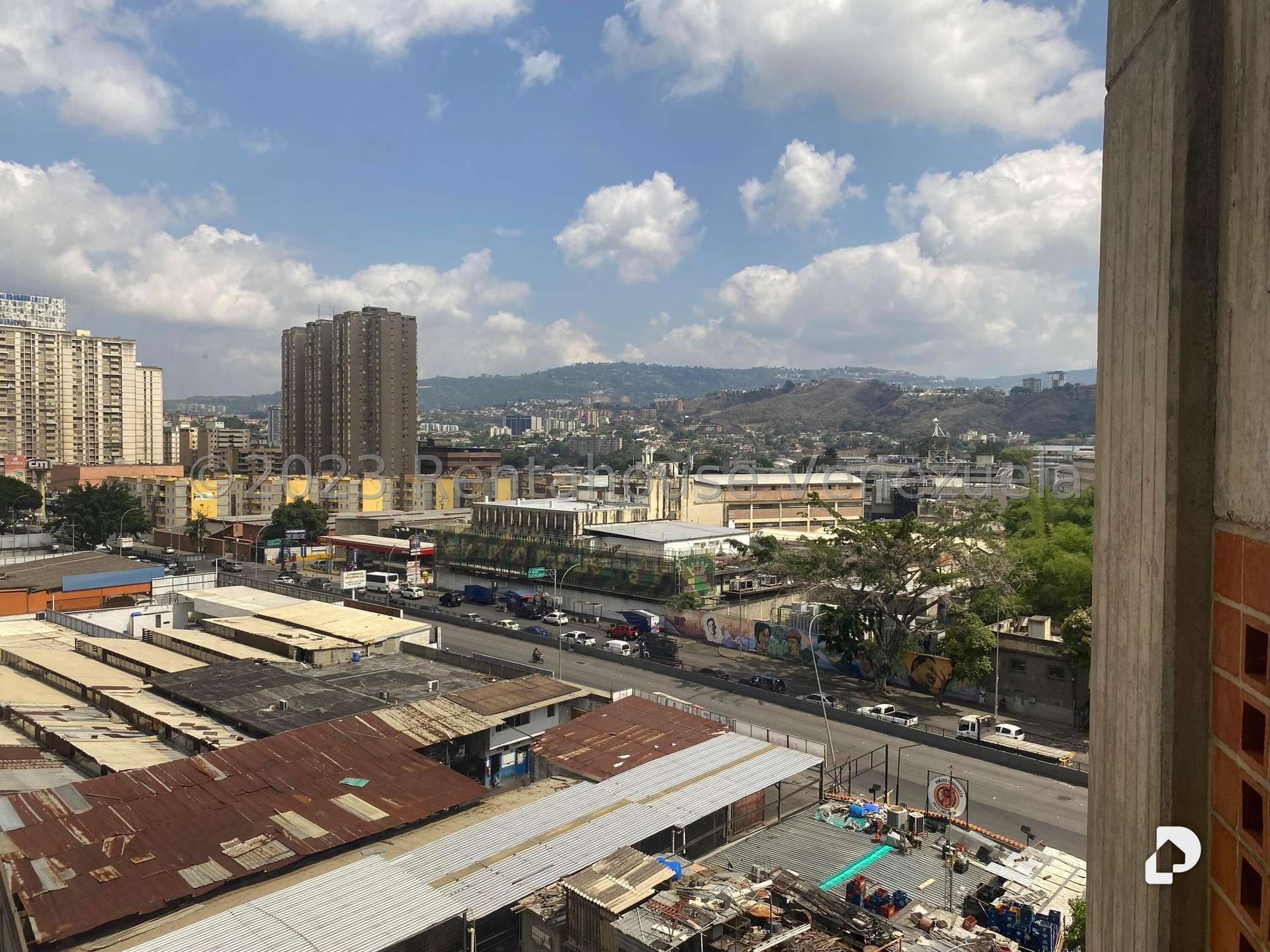 Building in Los Dos Caminos, Caracas – 30