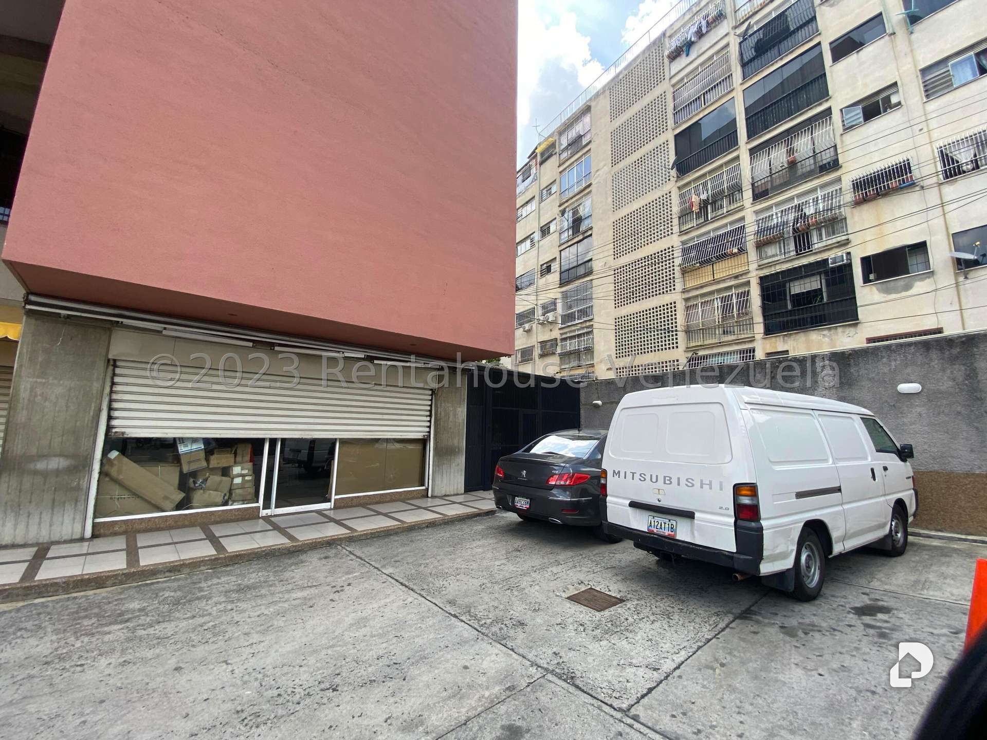 Building in Los Dos Caminos, Caracas – 2