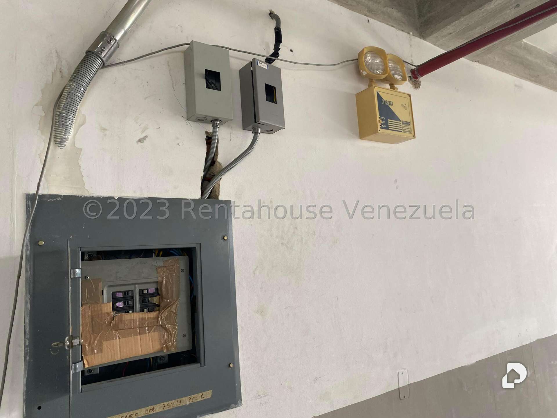 Building in Los Dos Caminos, Caracas – 20