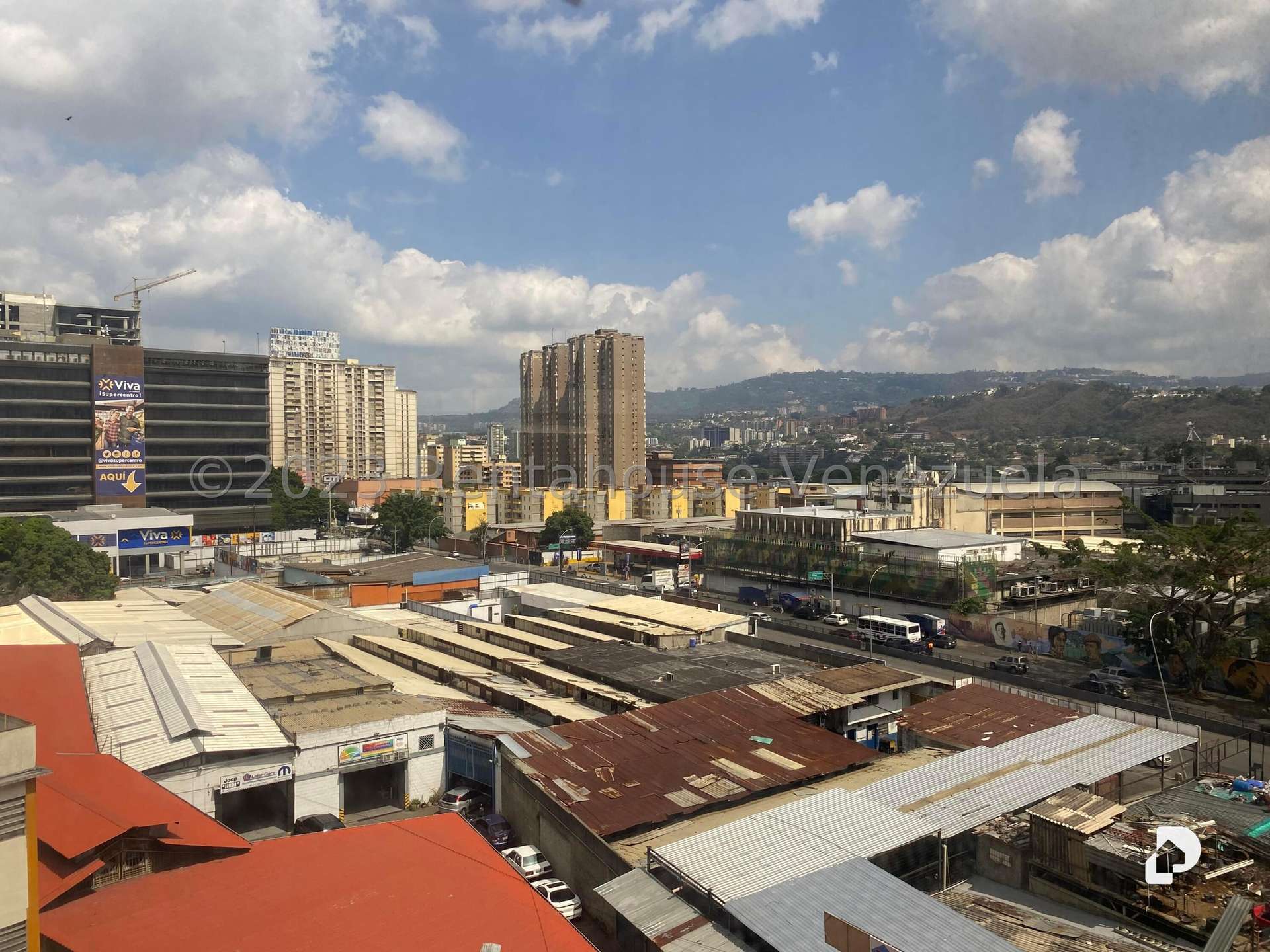 Building in Los Dos Caminos, Caracas – 14