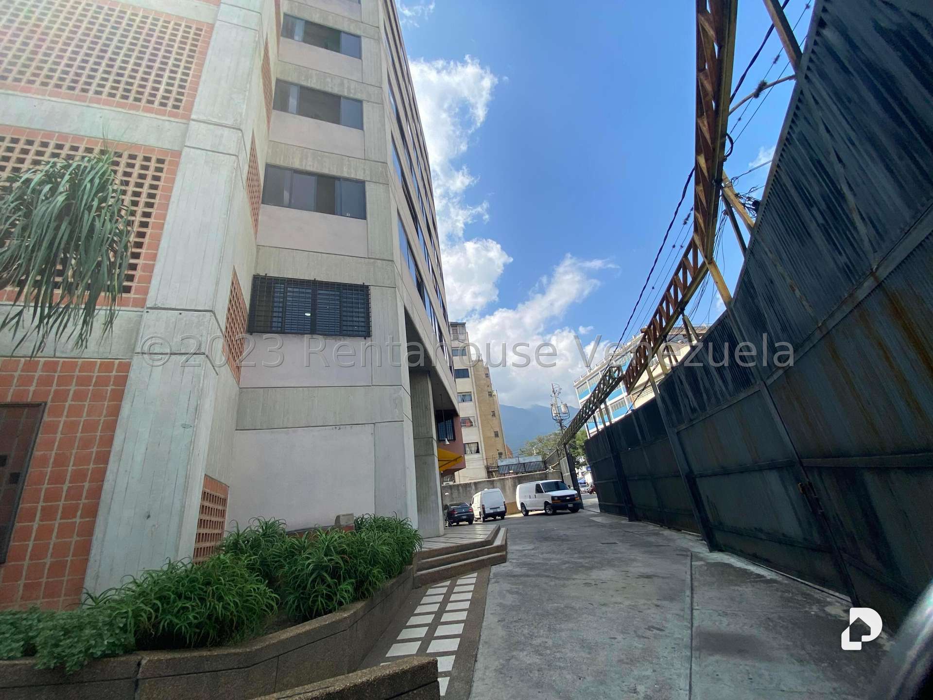 Building in Los Dos Caminos, Caracas – 9