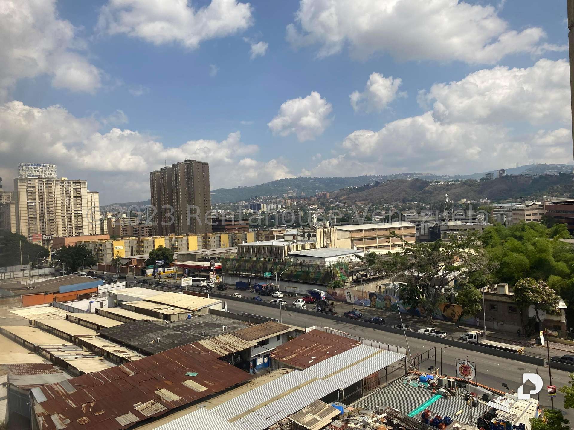 Building in Los Dos Caminos, Caracas – 29