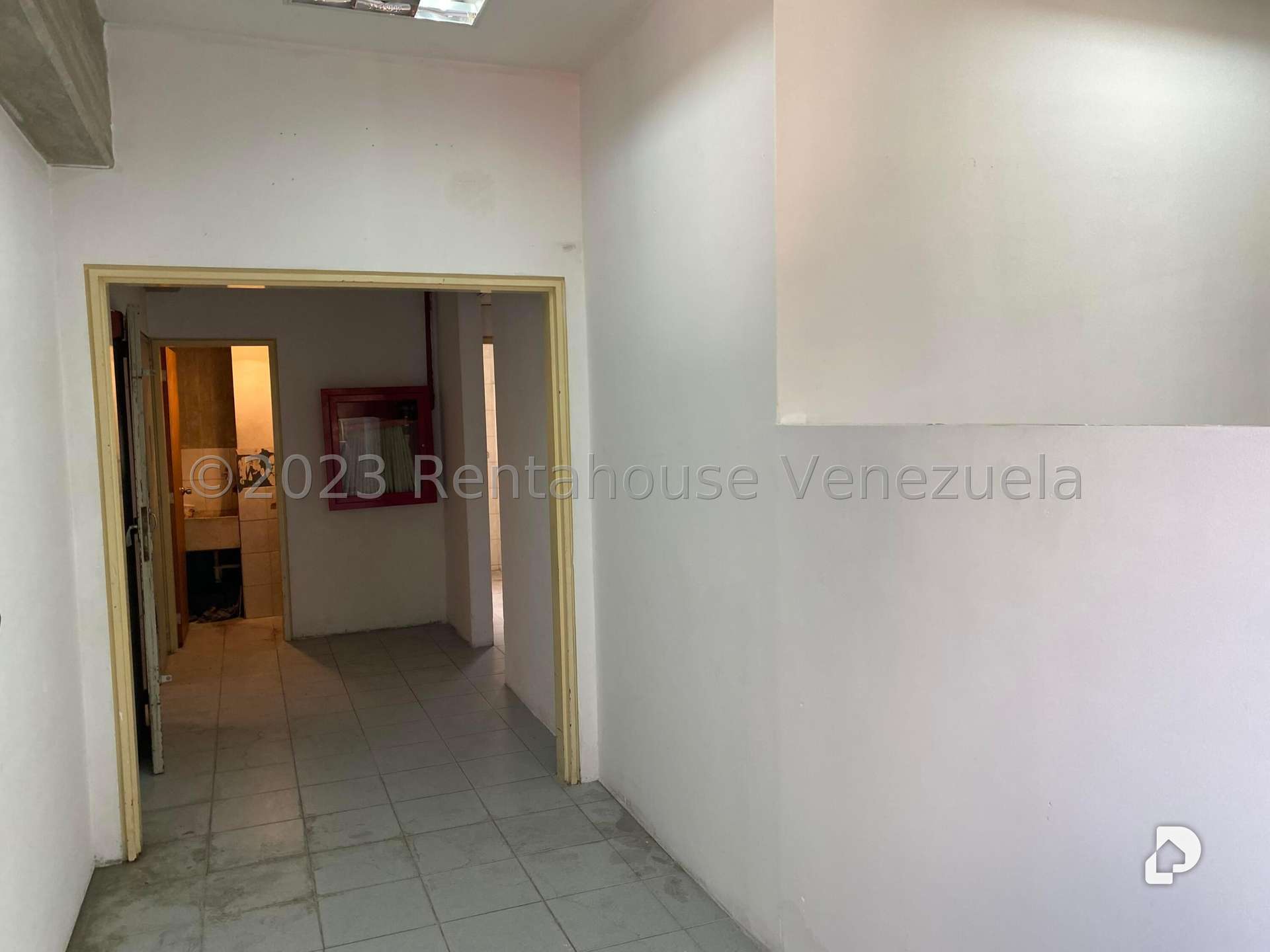 Building in Los Dos Caminos, Caracas – 26