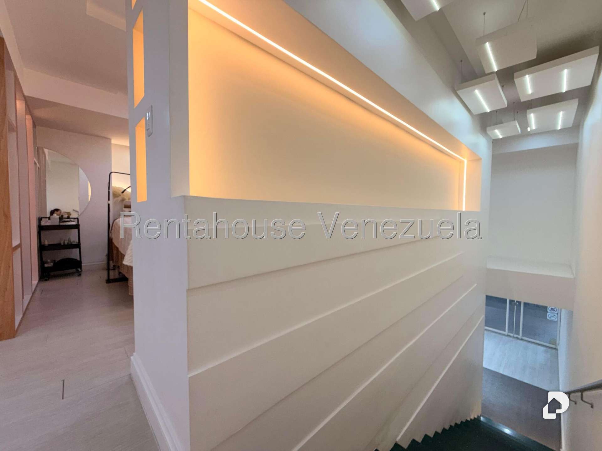 Local comercial en Las Mercedes, Caracas – 24