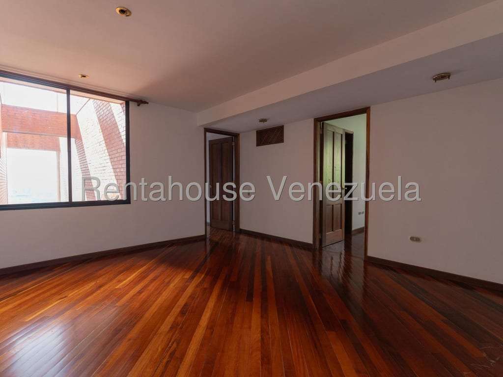 Apartamento en Lomas de Las Mercedes, Caracas