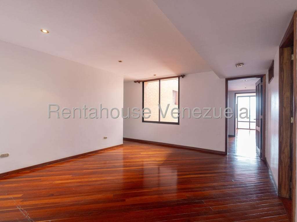 Apartamento en Lomas de Las Mercedes, Caracas