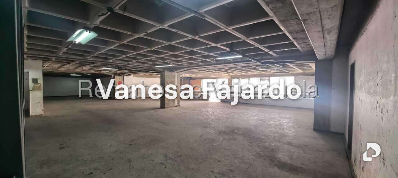 Local comercial en Catia, Caracas – 24