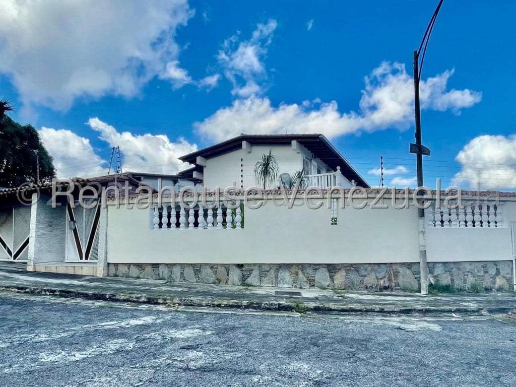 Casa en Santa Paula, Caracas - 1