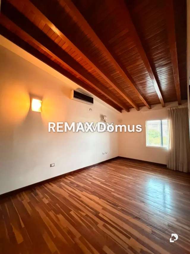 Casa en Cumbres de Curumo, Caracas – 18