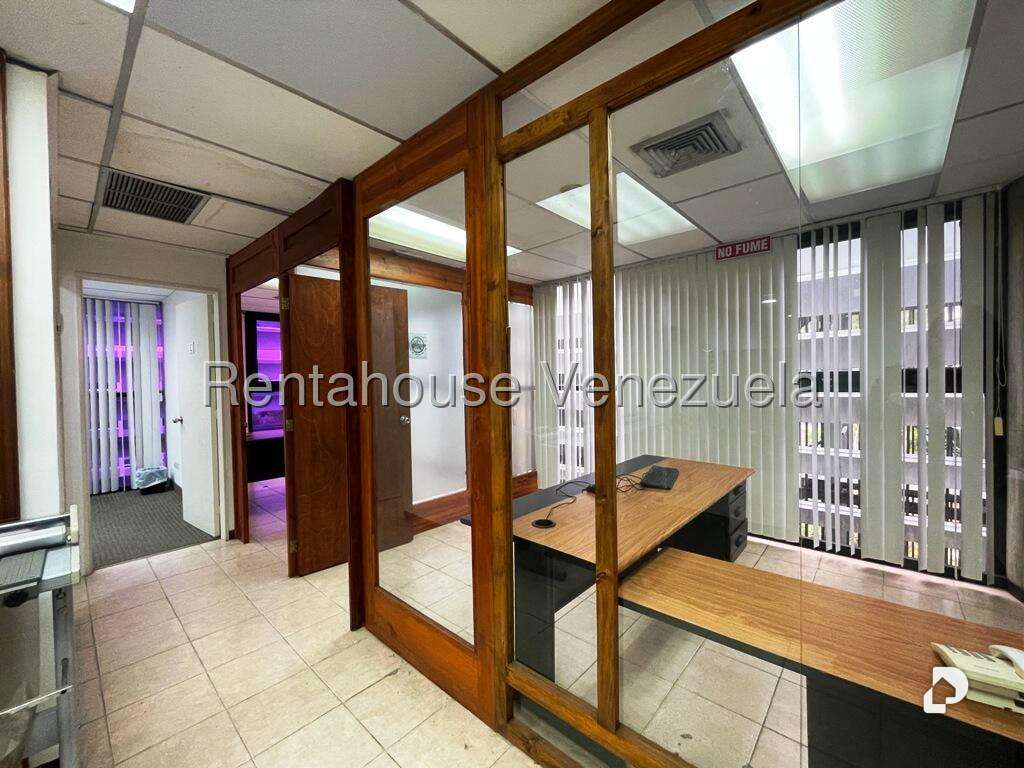 Local comercial en Los Samanes, Caracas – 4