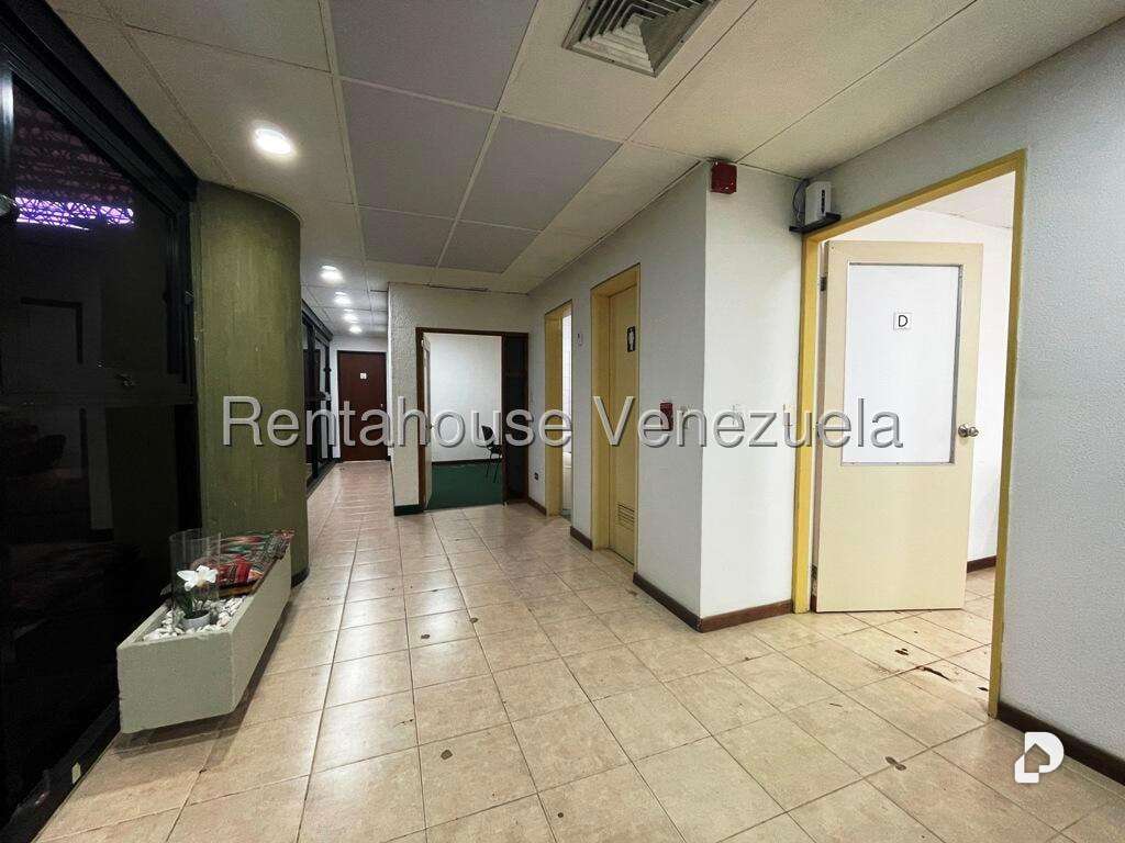 Local comercial en Los Samanes, Caracas – 23