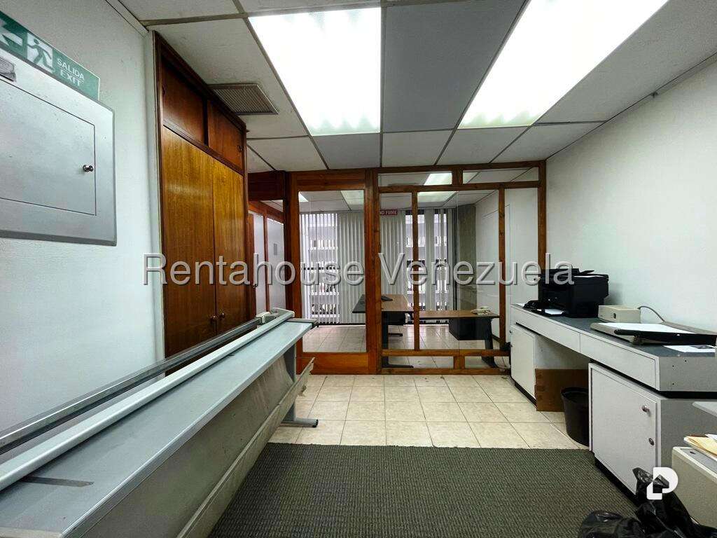 Local comercial en Los Samanes, Caracas – 3