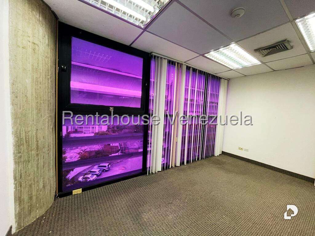Local comercial en Los Samanes, Caracas – 17