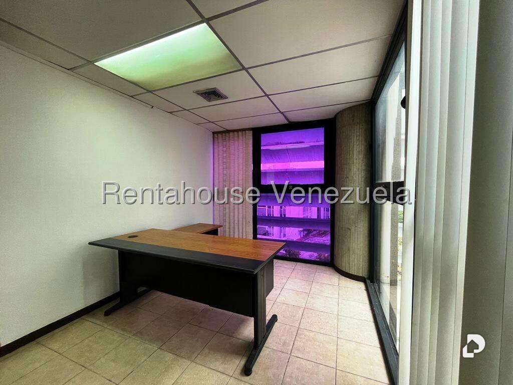 Local comercial en Los Samanes, Caracas – 11