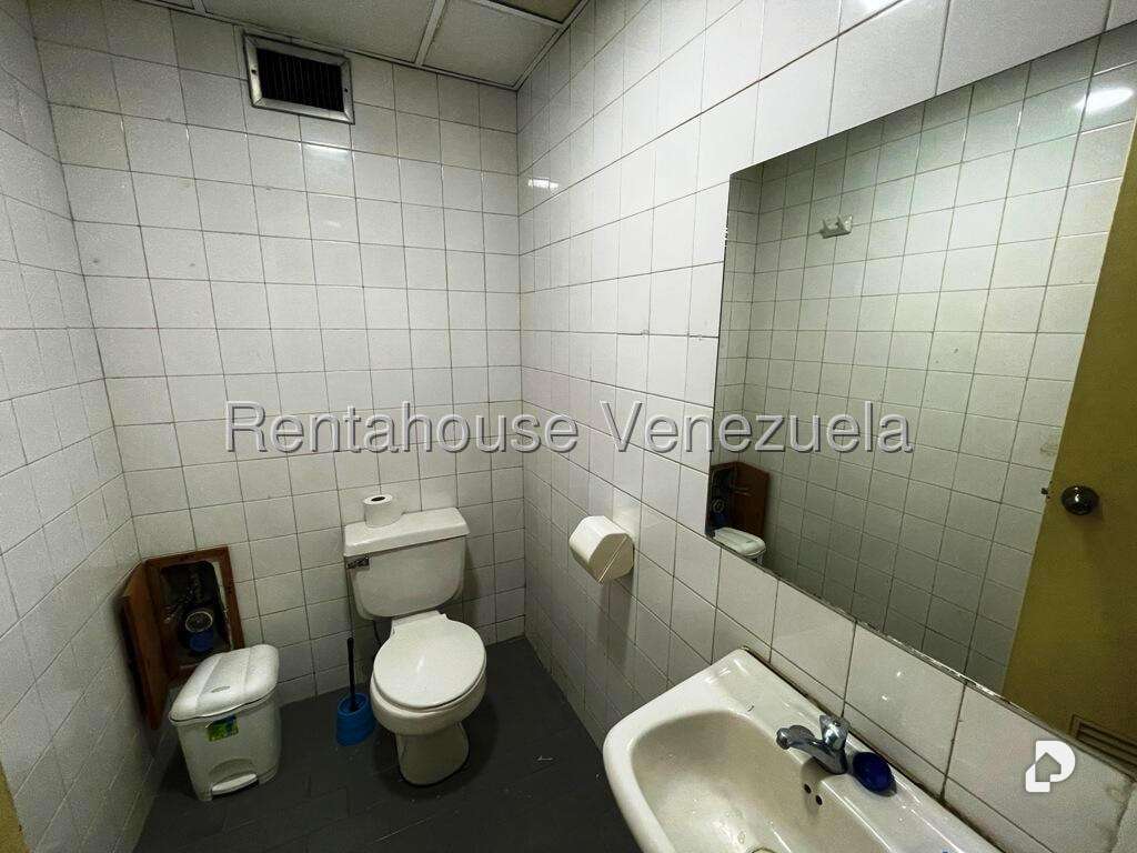 Local comercial en Los Samanes, Caracas – 48