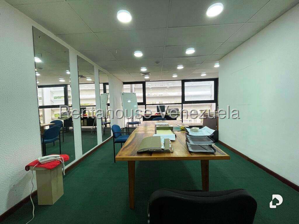 Local comercial en Los Samanes, Caracas – 31