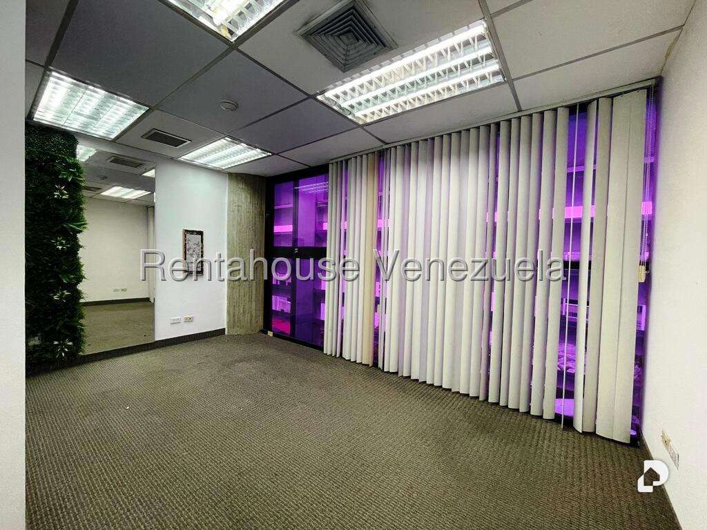 Local comercial en Los Samanes, Caracas – 14