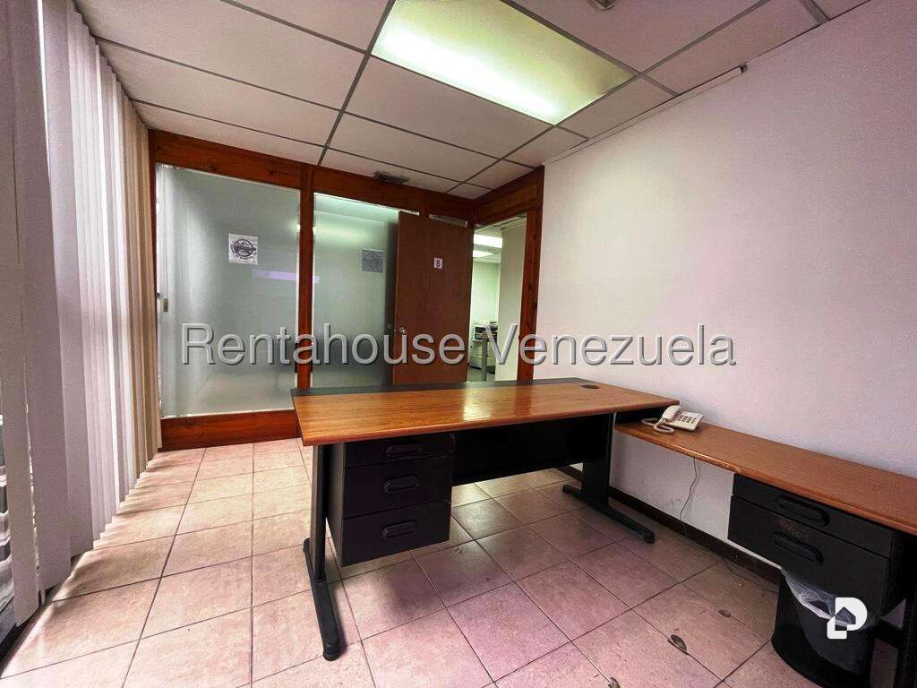 Local comercial en Los Samanes, Caracas – 12