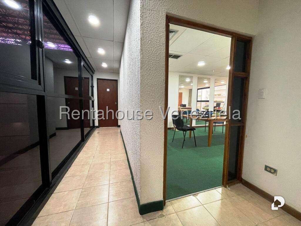 Local comercial en Los Samanes, Caracas – 29