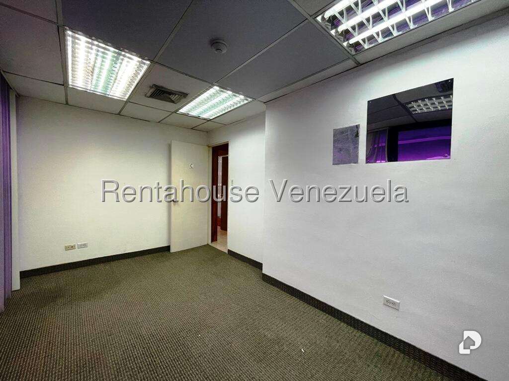 Local comercial en Los Samanes, Caracas – 16