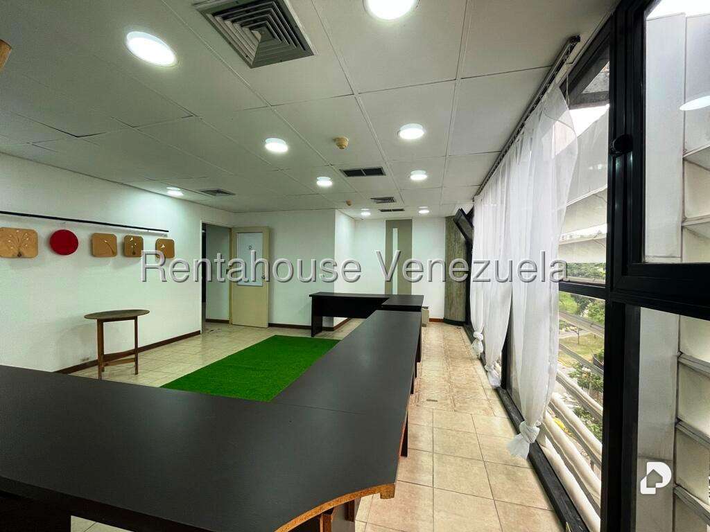 Local comercial en Los Samanes, Caracas – 26