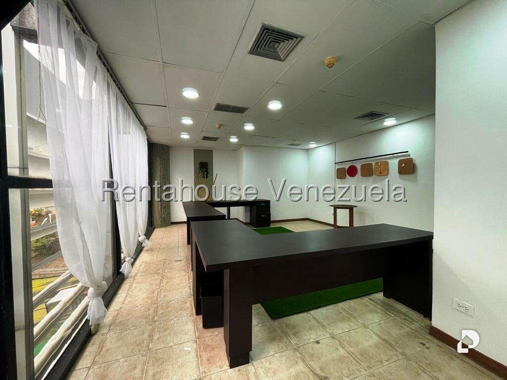 Local comercial en Los Samanes, Caracas – 27