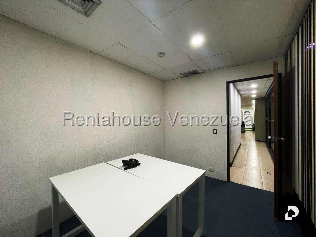 Local comercial en Los Samanes, Caracas – 39