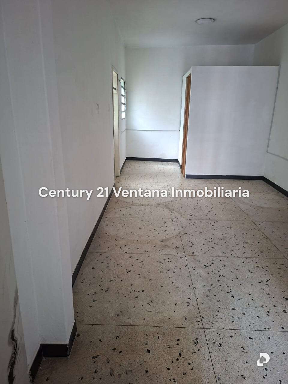 Local comercial en Plaza Venezuela, Caracas – 2