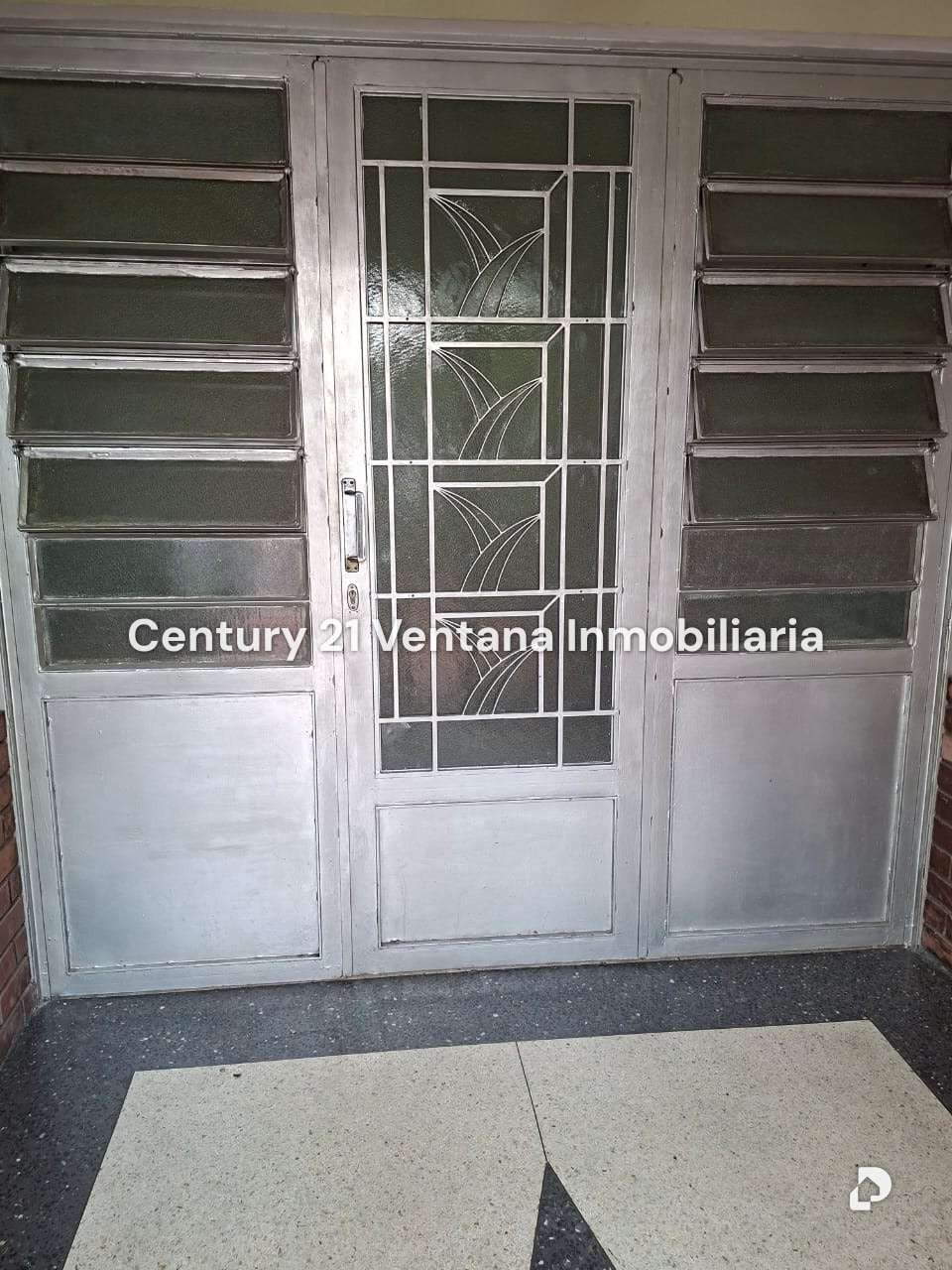 Local comercial en Plaza Venezuela, Caracas – 1